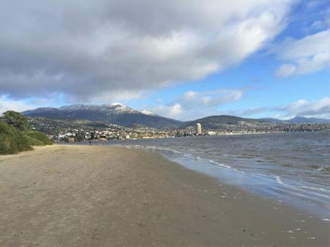Moonrise View Apartment - Accommodation Rockhampton 4