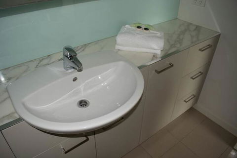 Harbour Escape Apartments - Accommodation Rockhampton 7
