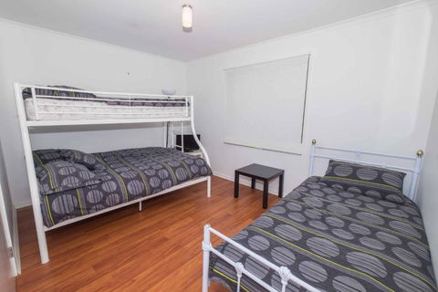 Demure Charm - Accommodation Rockhampton 4