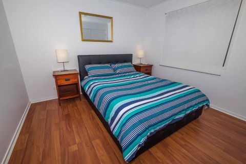 Demure Charm - Accommodation Rockhampton 3