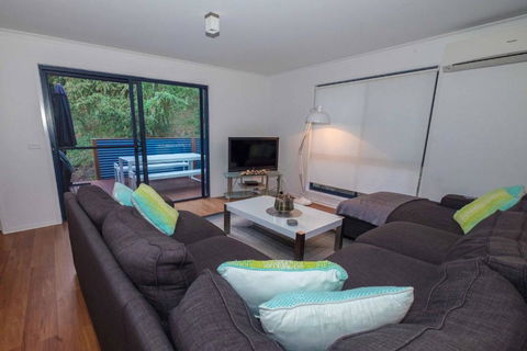 Demure Charm - Accommodation Rockhampton 1
