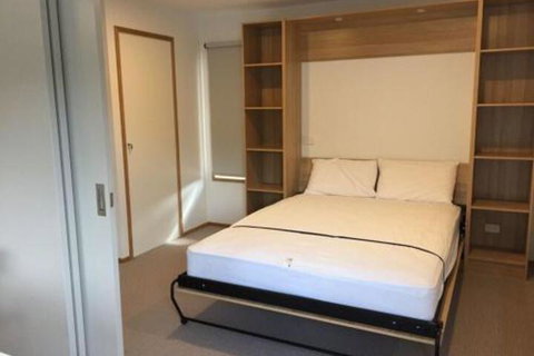 Studio 13 - Accommodation Rockhampton 2