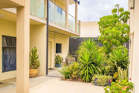 Atlantic West Beach Apartments - Accommodation Rockhampton 2