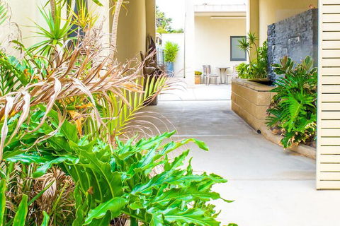 Atlantic West Beach Apartments - Accommodation Rockhampton 1