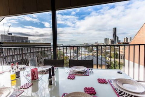 Carrington Manor - Accommodation Rockhampton 0