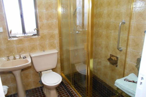 Cronulla Cottage B & B - Accommodation Rockhampton 3