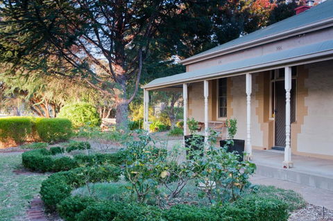 Linfield Cottage - Accommodation Rockhampton 1