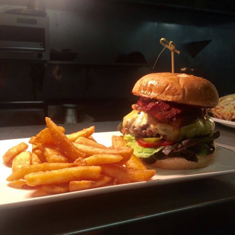 CoComo's - Accommodation Rockhampton 0