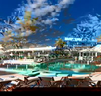 Oasis Pool Bar - Accommodation Rockhampton