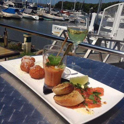 Queensland Cruising Yacht Club - Accommodation Rockhampton 0