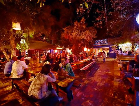 Montes Lounge - Accommodation Rockhampton 0