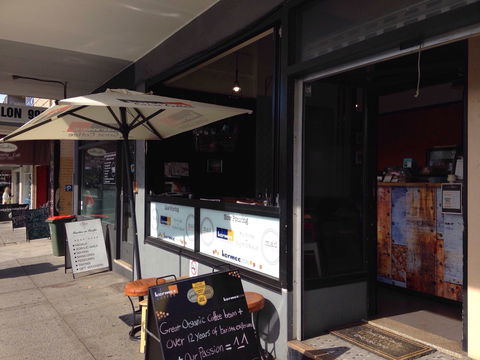 B-Line Cafe - Accommodation Rockhampton 0