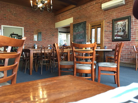 Miss Francesca's - Accommodation Rockhampton 0