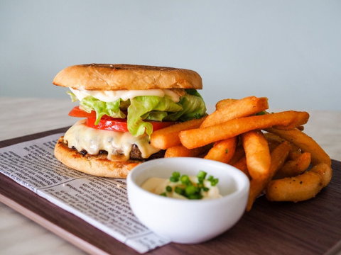 Beachpoint Cafe - Accommodation Rockhampton 0