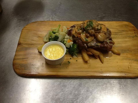 The Blue Parrot Cafe - Accommodation Rockhampton 0