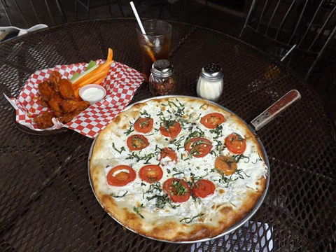 Al Capone's Pizzeria - Keilor East - Accommodation Rockhampton 0