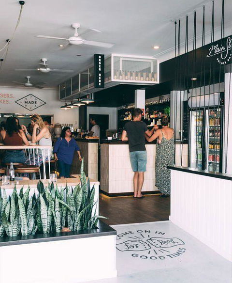 Izzy's Restaurant - Accommodation Rockhampton 4