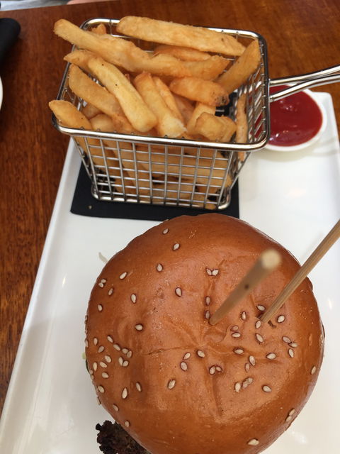 Adelphi Grill - Accommodation Rockhampton 8
