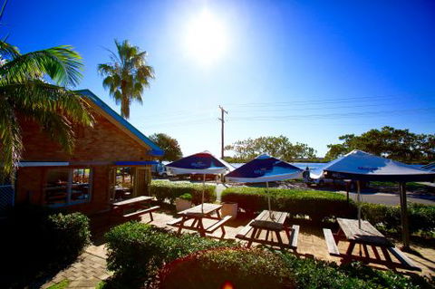 Tea Gardens Hotel–Motel - Accommodation Rockhampton 1