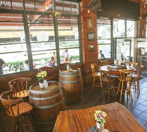 The White Hart - Accommodation Rockhampton 9