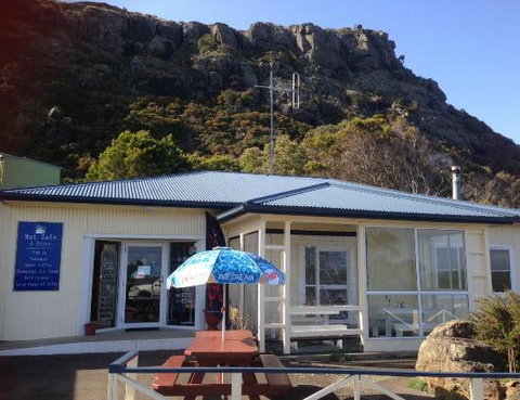 Nut Rock Cafe - Accommodation Rockhampton 0
