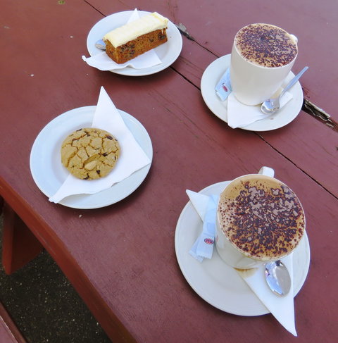 Nut Rock Cafe - Accommodation Rockhampton 3