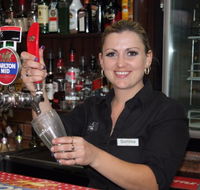 Advancetown Hotel - Accommodation Rockhampton