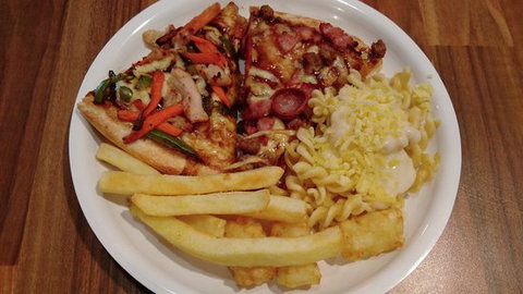 Pizza Hut - Accommodation Rockhampton 0