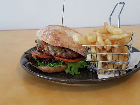 Croc Xpresso Cafe - Accommodation Rockhampton 0