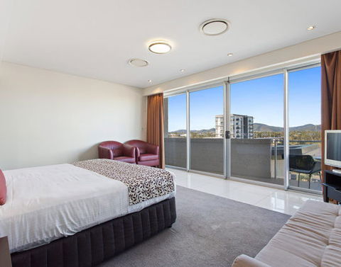 CBD Executive Apartments - Accommodation Rockhampton 4
