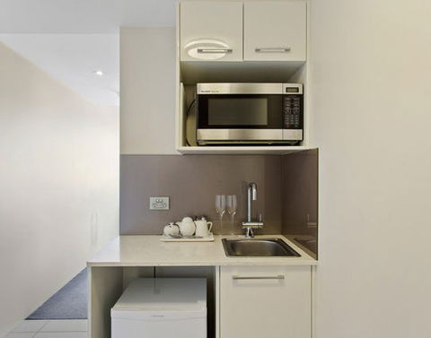 CBD Executive Apartments - Accommodation Rockhampton 5