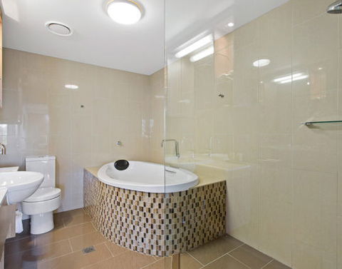 CBD Executive Apartments - Accommodation Rockhampton 9