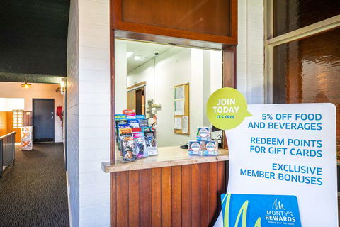 Chardons Corner Hotel - Accommodation Rockhampton 1