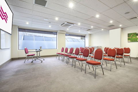 Crowne Plaza Canberra - Accommodation Rockhampton 9