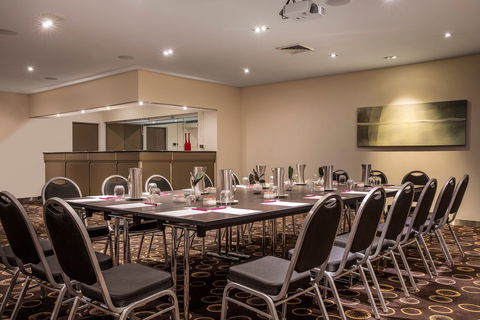 Crowne Plaza Canberra - Accommodation Rockhampton 10