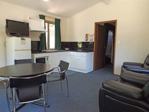 Adelaide Caravan Park - Accommodation Rockhampton 8