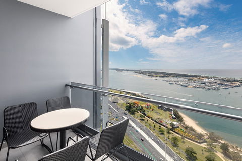 Meriton Suites Southport - Accommodation Rockhampton 0