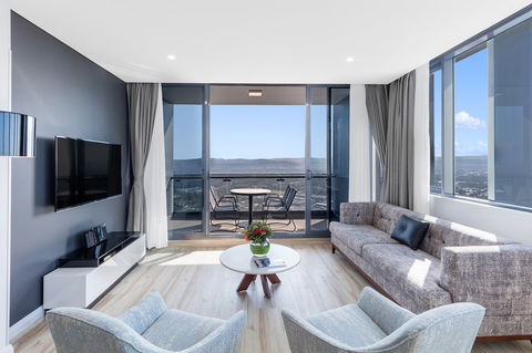 Meriton Suites Southport - Accommodation Rockhampton 1