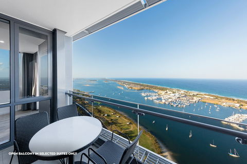 Meriton Suites Southport - Accommodation Rockhampton 3