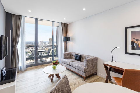Meriton Suites Southport - Accommodation Rockhampton 4