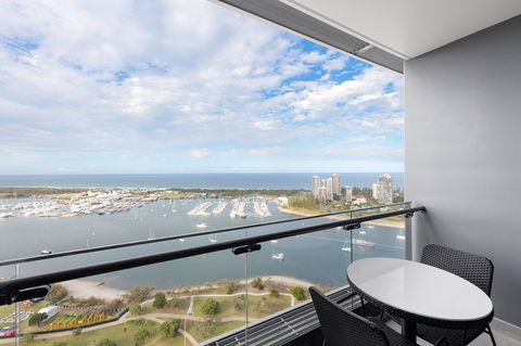 Meriton Suites Southport - Accommodation Rockhampton 7