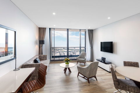 Meriton Suites Southport - Accommodation Rockhampton 10