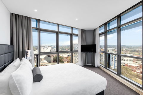 Meriton Suites Church Street, Parramatta - Accommodation Rockhampton 3
