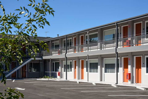 HotelMOTEL - Accommodation Rockhampton 0