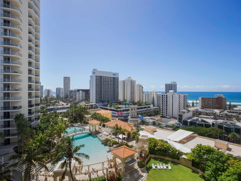 Mantra Towers of Chevron Surfers - Accommodation Rockhampton 2