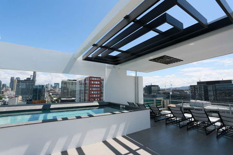 Alex Perry Hotel And Apartments - Accommodation Rockhampton 17