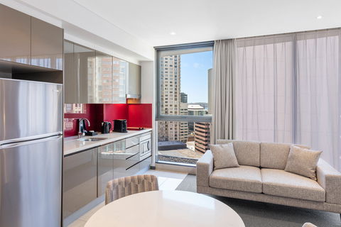 Meriton Suites Campbell Street - Accommodation Rockhampton 4
