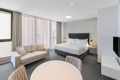 Meriton Suites Campbell Street - Accommodation Rockhampton 5