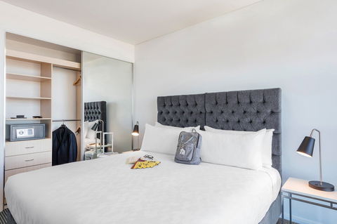 Meriton Suites Campbell Street - Accommodation Rockhampton 6