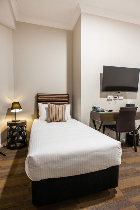 57 Hotel - Accommodation Rockhampton 1
